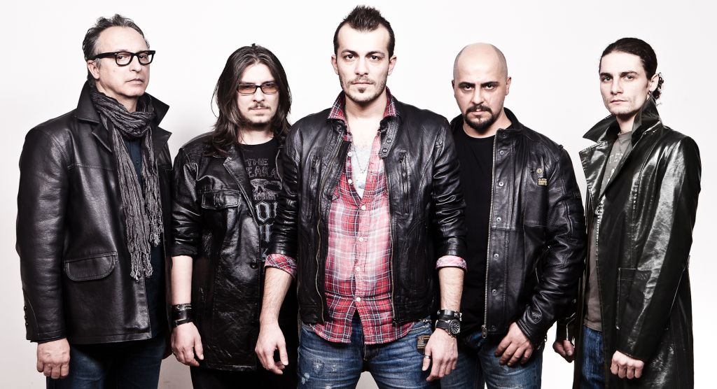 images_articles_stiri_large_MonarchyMonarchy_in_paginile_PowerMetal.de_un_album_superior